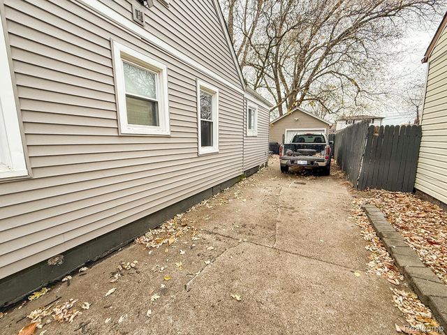4924 Jackson Street, Dearborn Heights, MI 48125