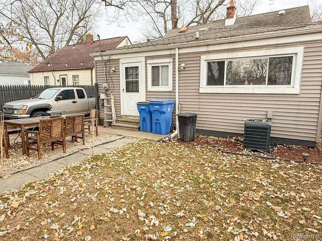 4924 Jackson Street, Dearborn Heights, MI 48125