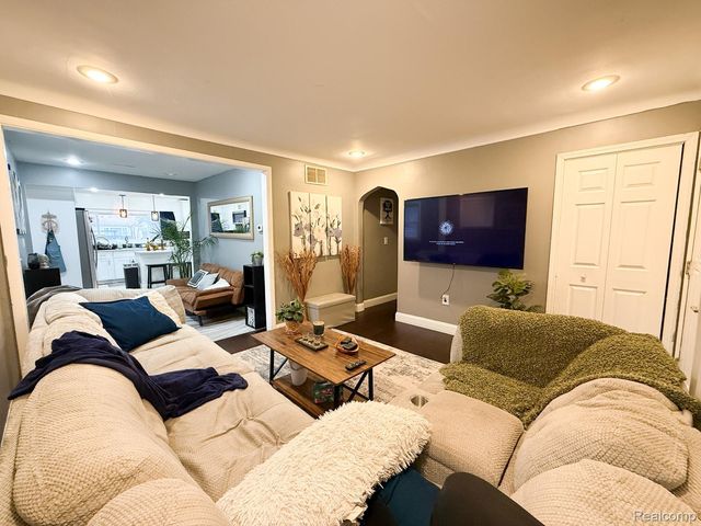 4924 Jackson Street, Dearborn Heights, MI 48125