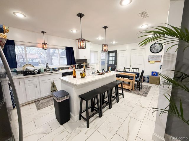 4924 Jackson Street, Dearborn Heights, MI 48125