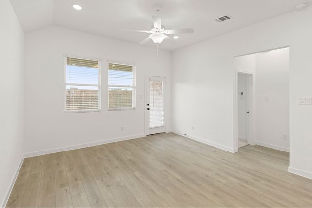 5915 Laurel Lake Lane, Pilot Point, TX 76258