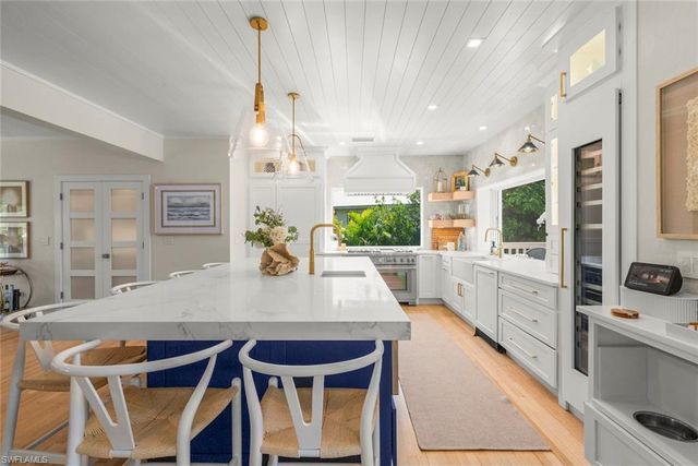 1048 Kings Crown DR, Sanibel, FL 33957
