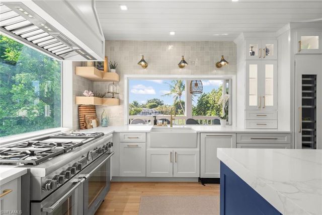 1048 Kings Crown DR, Sanibel, FL 33957