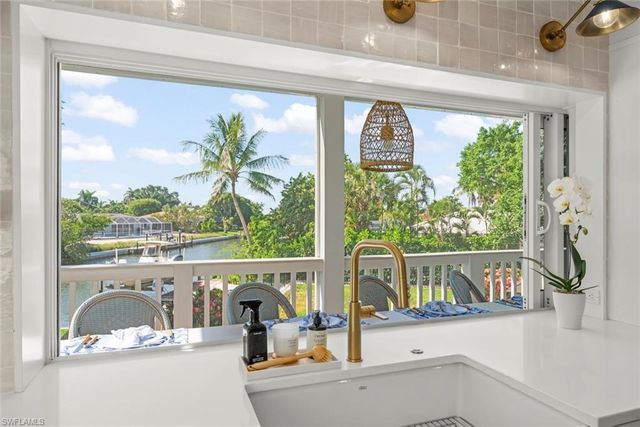 1048 Kings Crown DR, Sanibel, FL 33957
