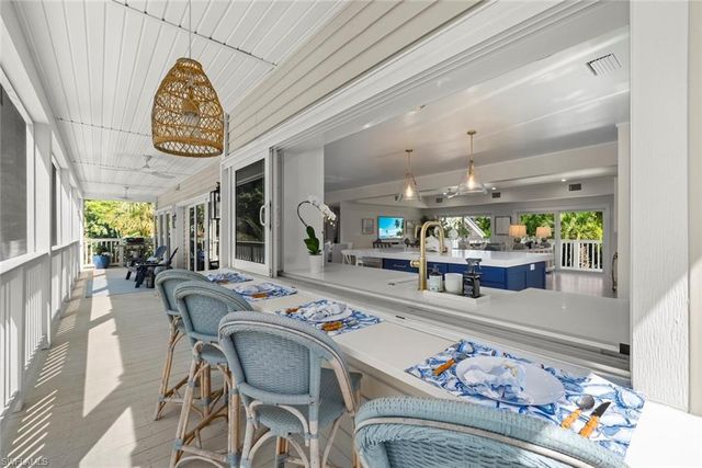 1048 Kings Crown DR, Sanibel, FL 33957