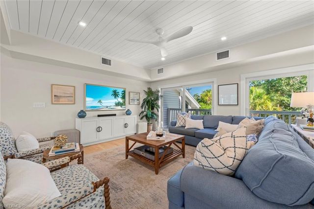 1048 Kings Crown DR, Sanibel, FL 33957
