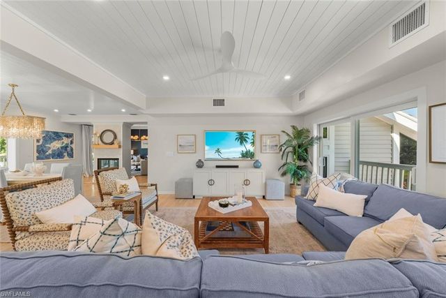 1048 Kings Crown DR, Sanibel, FL 33957
