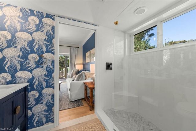 1048 Kings Crown DR, Sanibel, FL 33957