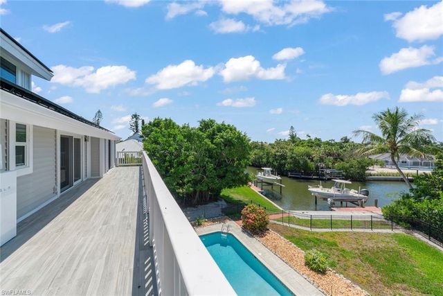 1048 Kings Crown DR, Sanibel, FL 33957