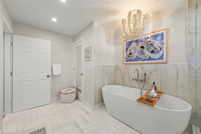 1048 Kings Crown DR, Sanibel, FL 33957