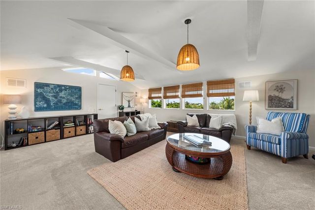 1048 Kings Crown DR, Sanibel, FL 33957