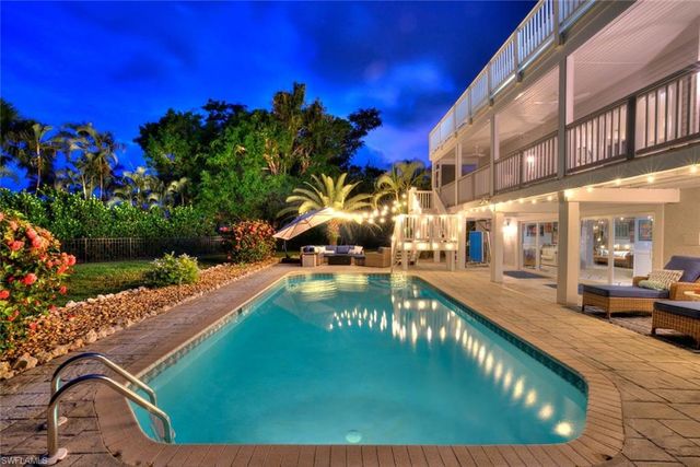 1048 Kings Crown DR, Sanibel, FL 33957