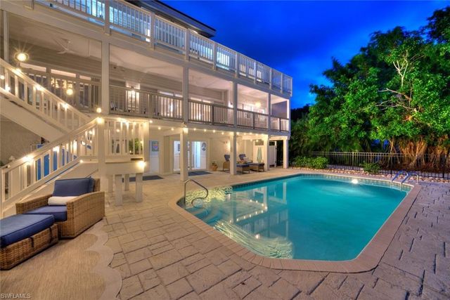 1048 Kings Crown DR, Sanibel, FL 33957