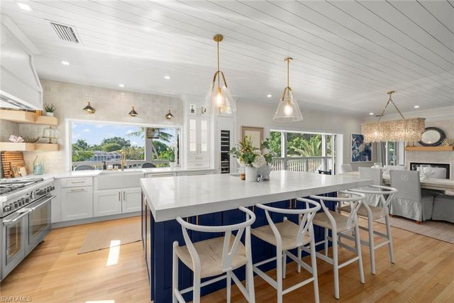 1048 Kings Crown DR, Sanibel, FL 33957