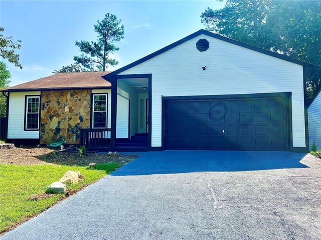 2034 Corners Circle, Lithonia, GA 30058