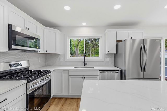 4901 Robert Street, Shelby Charter Township, MI 48316