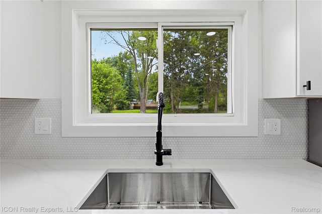 4901 Robert Street, Shelby Charter Township, MI 48316