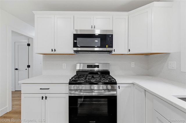 4901 Robert Street, Shelby Charter Township, MI 48316