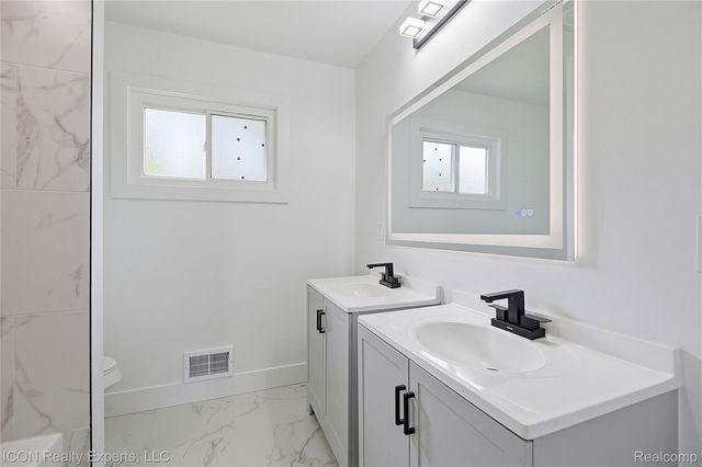 4901 Robert Street, Shelby Charter Township, MI 48316