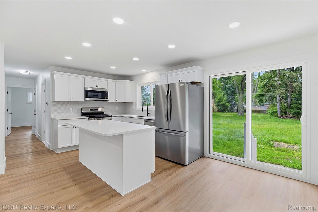 4901 Robert Street, Shelby Charter Township, MI 48316