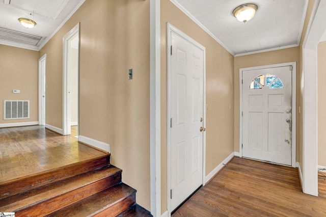 301 Dixon Street, Clinton, SC 29325