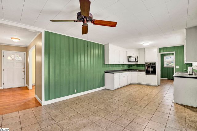 301 Dixon Street, Clinton, SC 29325