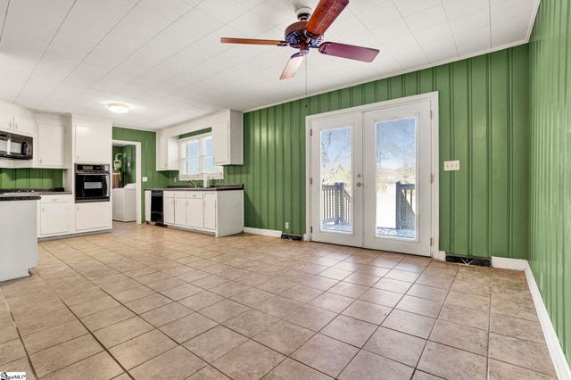 301 Dixon Street, Clinton, SC 29325