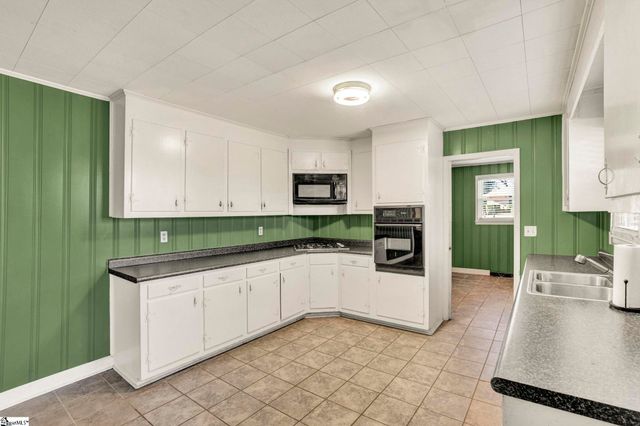 301 Dixon Street, Clinton, SC 29325