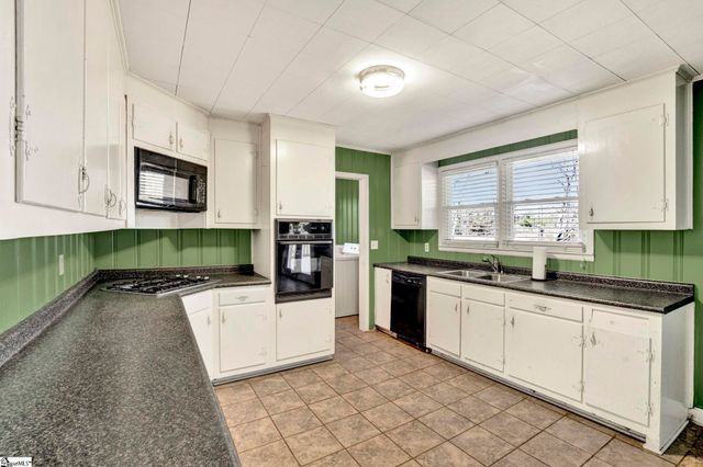 301 Dixon Street, Clinton, SC 29325