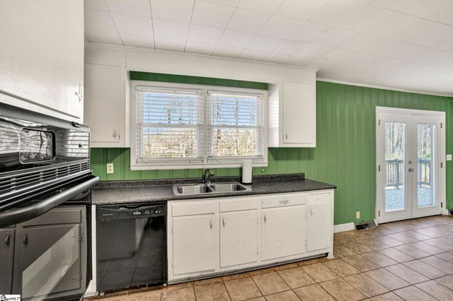 301 Dixon Street, Clinton, SC 29325