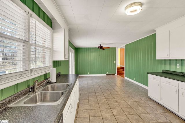 301 Dixon Street, Clinton, SC 29325