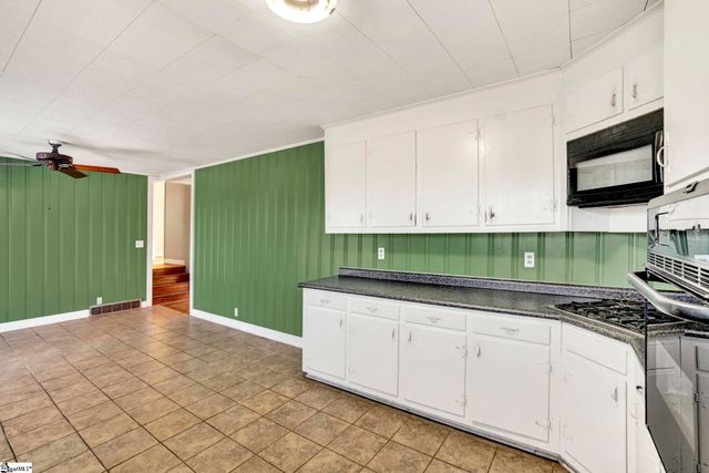 301 Dixon Street, Clinton, SC 29325