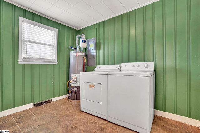 301 Dixon Street, Clinton, SC 29325