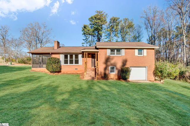 301 Dixon Street, Clinton, SC 29325