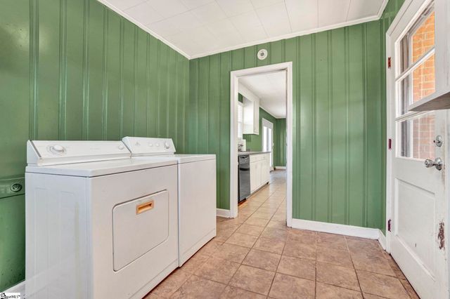 301 Dixon Street, Clinton, SC 29325