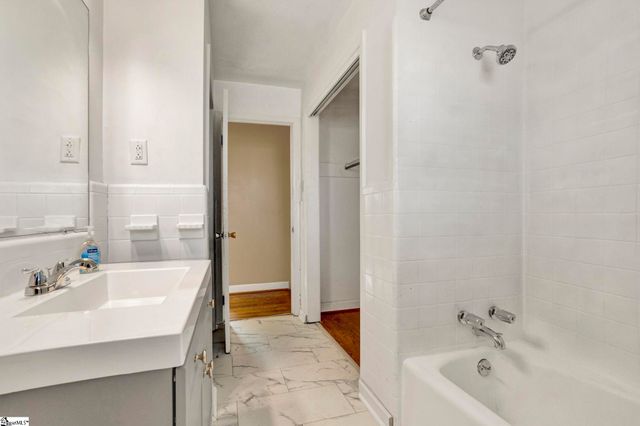 301 Dixon Street, Clinton, SC 29325