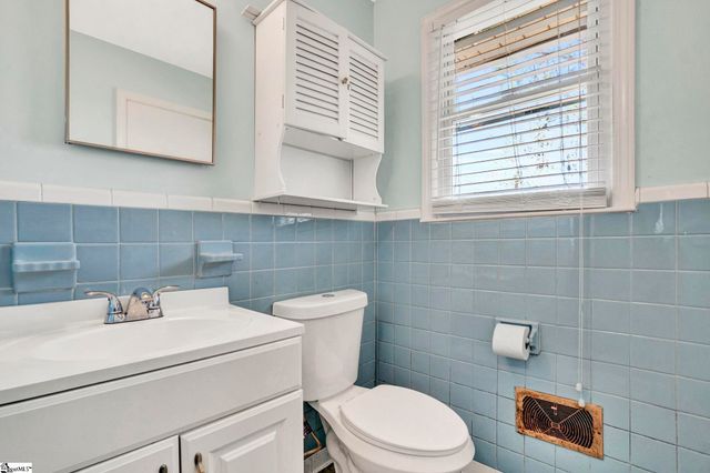 301 Dixon Street, Clinton, SC 29325