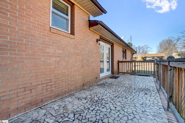 301 Dixon Street, Clinton, SC 29325