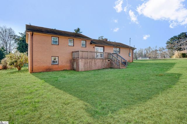 301 Dixon Street, Clinton, SC 29325