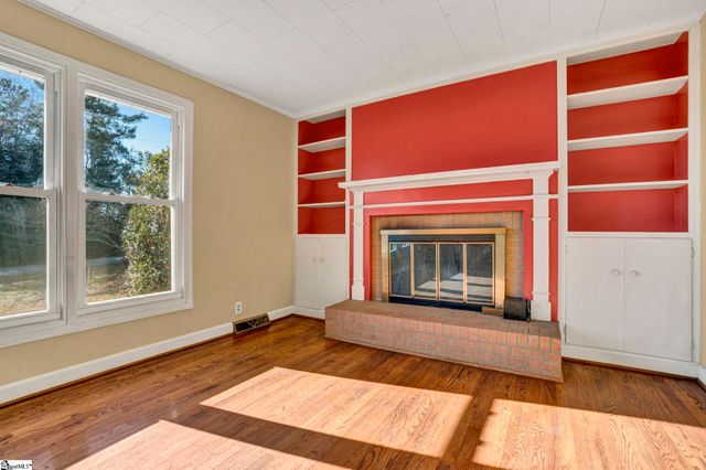 301 Dixon Street, Clinton, SC 29325