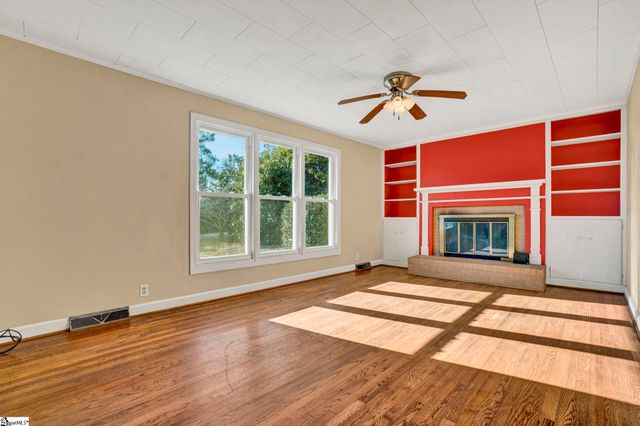 301 Dixon Street, Clinton, SC 29325