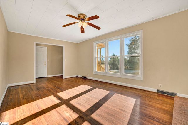 301 Dixon Street, Clinton, SC 29325