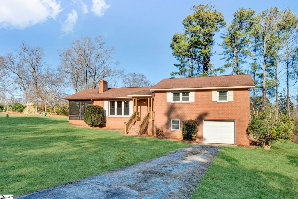 301 Dixon Street, Clinton, SC 29325