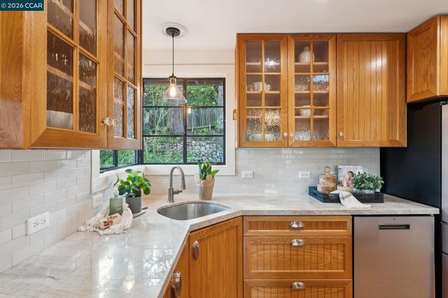 11 Los Conejos, Orinda, CA 94563