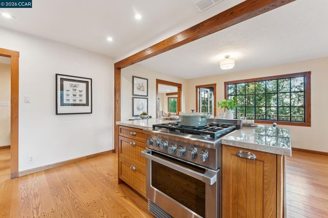 11 Los Conejos, Orinda, CA 94563