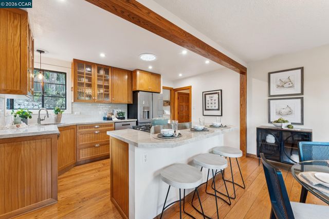 11 Los Conejos, Orinda, CA 94563