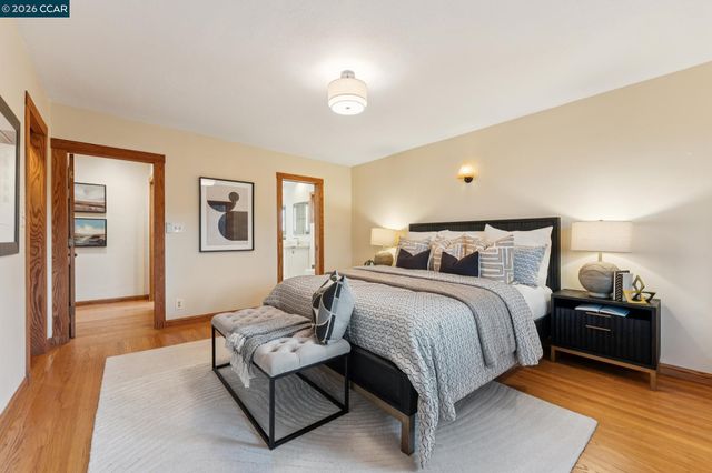 11 Los Conejos, Orinda, CA 94563