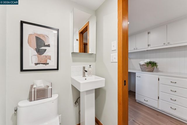 11 Los Conejos, Orinda, CA 94563