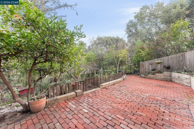 11 Los Conejos, Orinda, CA 94563