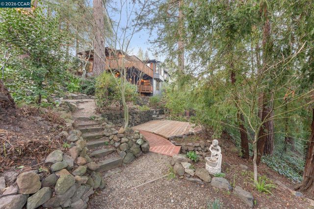 11 Los Conejos, Orinda, CA 94563
